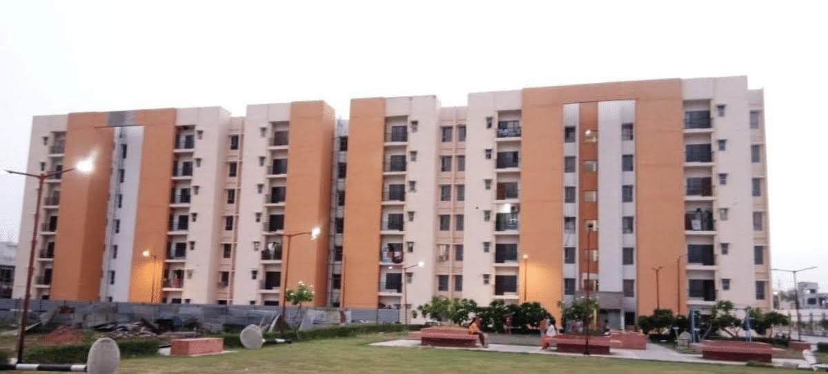House flat on Rent in Ganpati Smart City Sikandra Agra