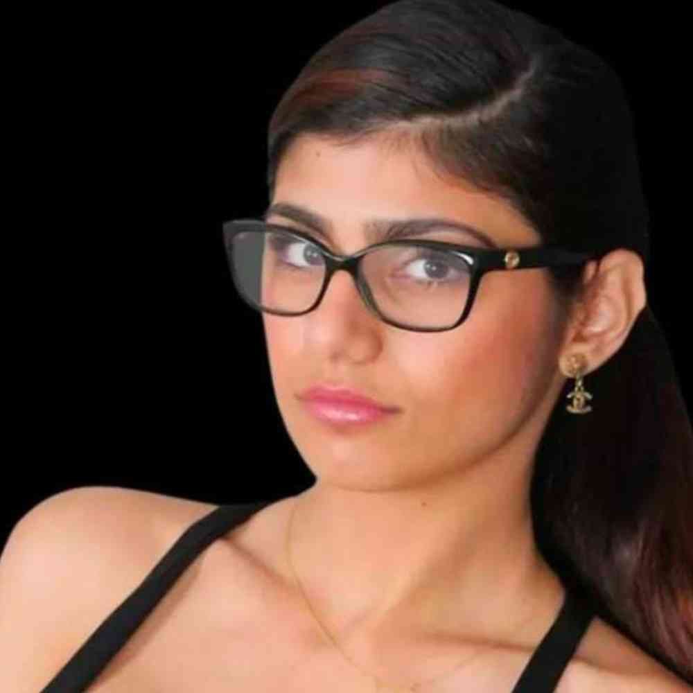 Mia Khalifa Images Picture Sexy Erotic Photos innocent look glasses eyes pink lips