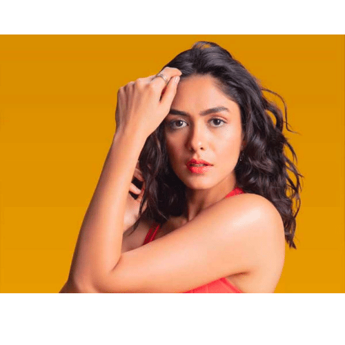 Who Is Mrunal Thakur Actress Sexy Beautful Bubbly Lovely Girl