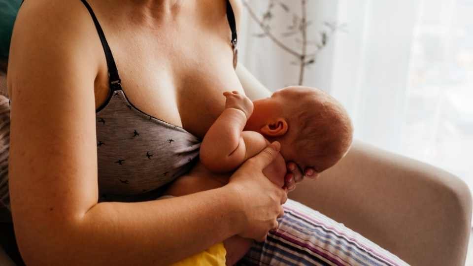 Mother Breast FEEDing Boobs Nipples Bust Body Women XXX Photos Baby Drink Milk 