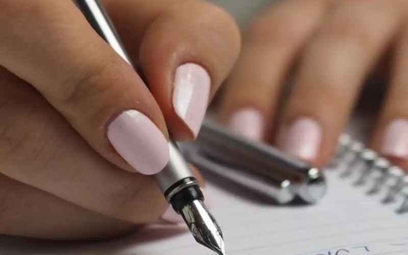 Personality Test: The Way You Hold A Pen Says A Lot About You