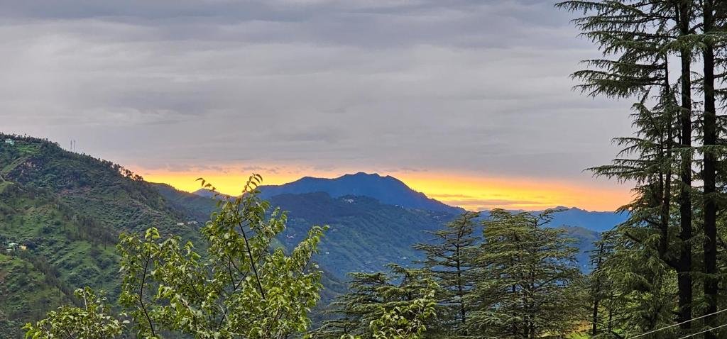 Sunrise and Sunset: The Best Viewpoints Near Vivaan Ek Parivaar 🌄🌅