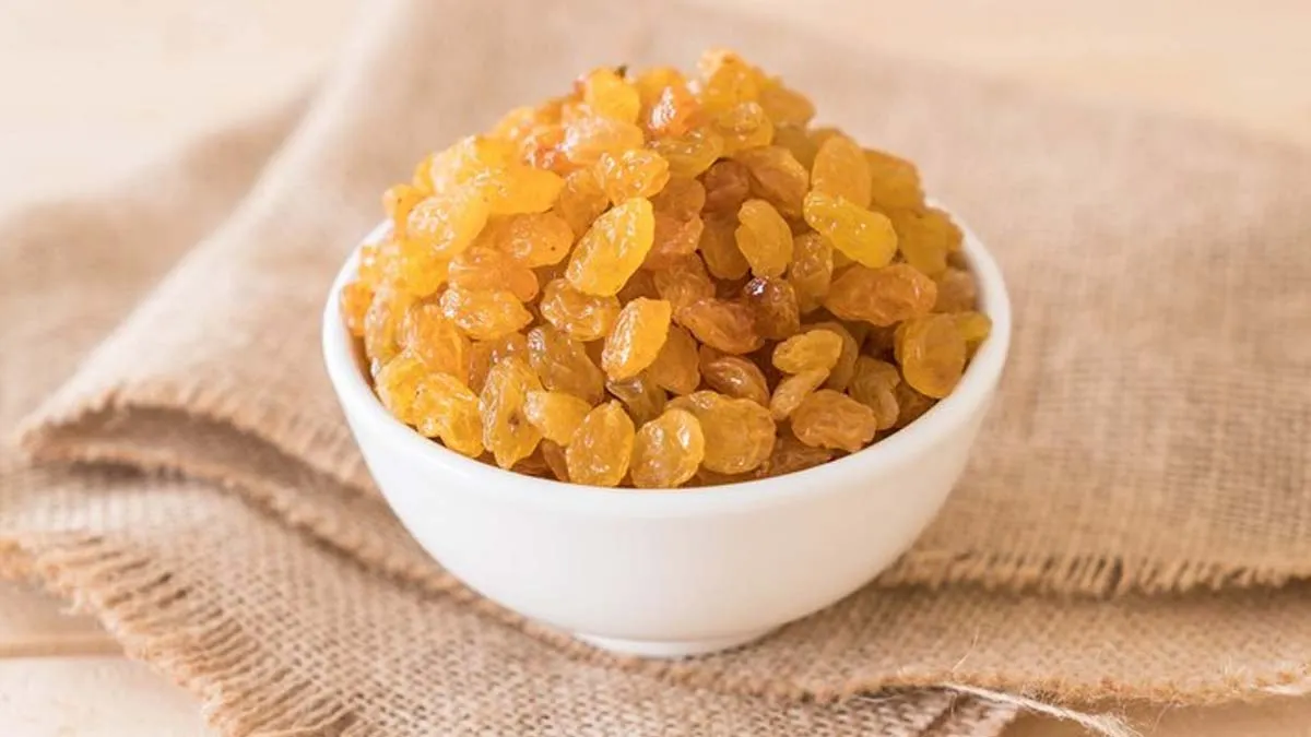 Health Benefits of Eating Soaked Raisins Daily